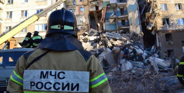 В Магнитогорске под завалами нашли живым 11-месячного младенца