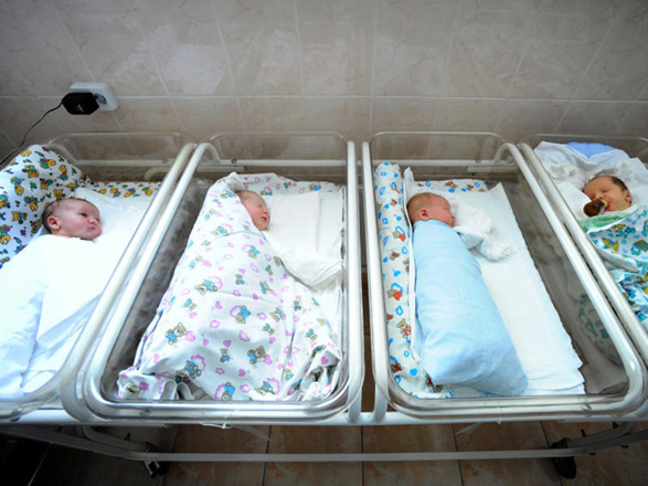 В Азербайджане в первый день 2019 года родились почти 370 детей
