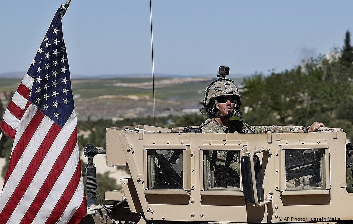США начали транспортировку военной техники из Сирии
