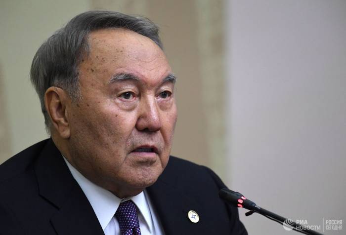 Назарбаев подписал закон о порядке пребывания граждан Казахстана в Таджикистане