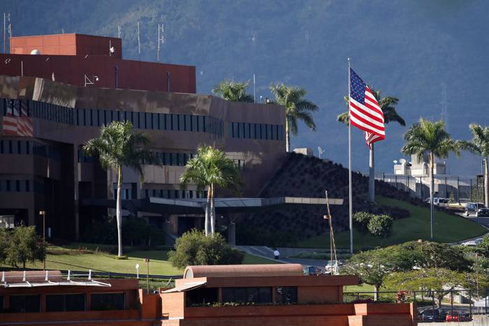 США не планируют закрывать посольство в Венесуэле

