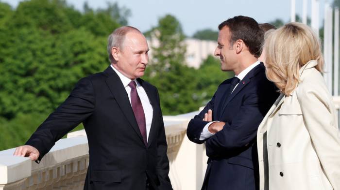 Путин и Макрон обсудили сирийское урегулирование
