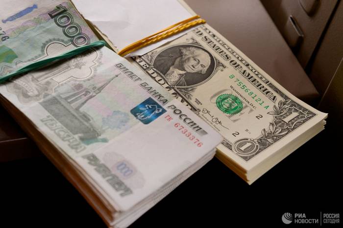 Курс доллара упал ниже 67 рублей
