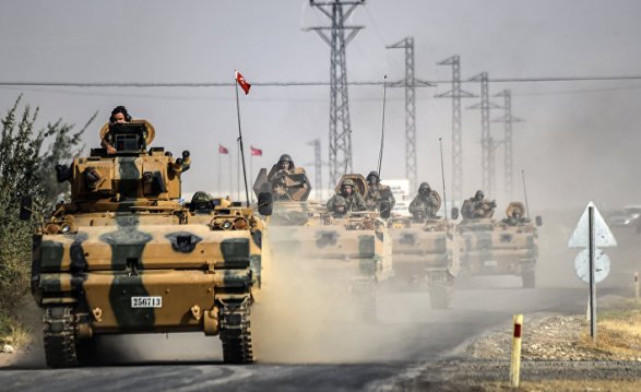 Турция продолжила переброску военной техники на границу с Сирией
