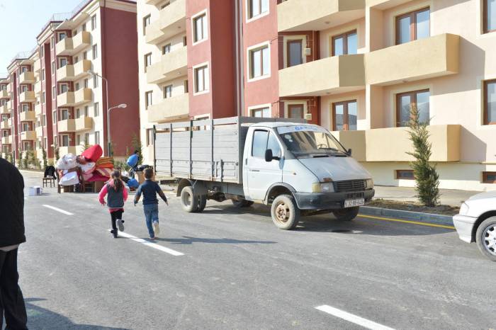 В новые дома в Баку вселились 188 семей вынужденных переселенцев - ФОТО
