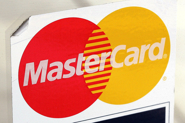 MasterCard решила отказаться от названия на логотипе
