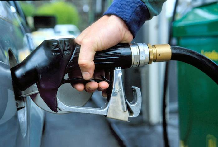 От продажи автомобильного топлива Азербайджан получил 627 млн. манатов дохода
