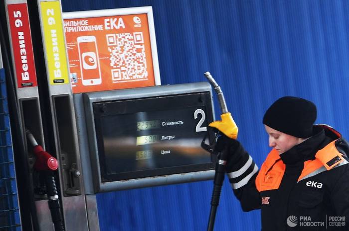 Цены на бензин в Москве выросли в среднем на 50 копеек

