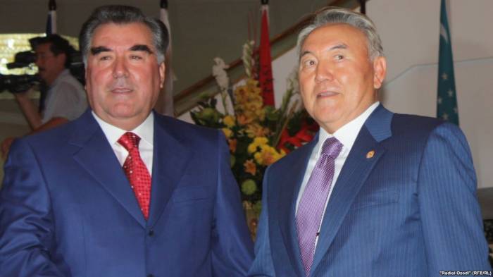 Президенты Таджикистана и Казахстана провели телефонный разговор
