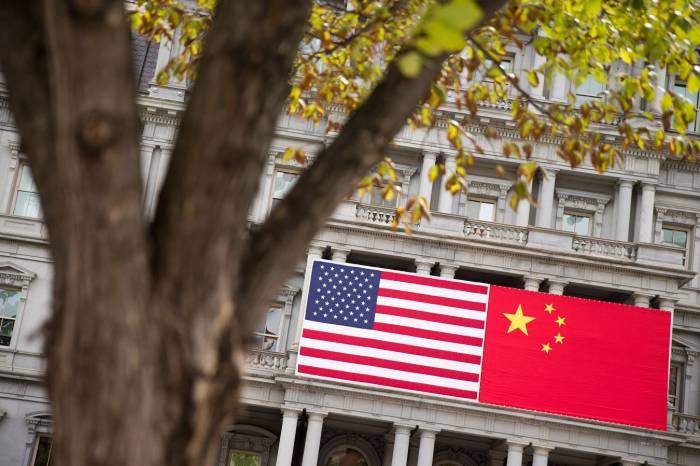 Вице-премьер Китая приедет в Вашингтон для продолжения торговых переговоров
