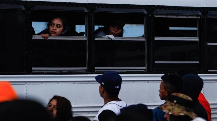 Караван из 700 мигрантов достиг Гватемалы
