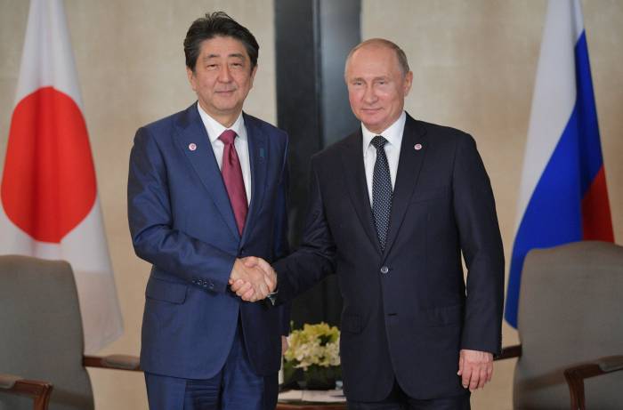Япония ожидает конструктивной дискуссии на переговорах Путина и Абэ
