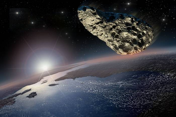 Огромный астероид летит к Земле
