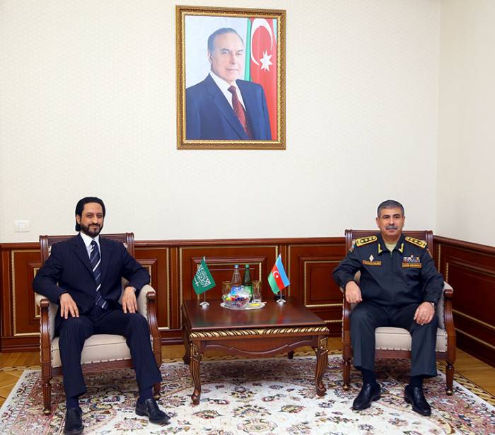 Обсуждены вопросы расширения военного сотрудничества между Азербайджаном и Саудовской Аравией
