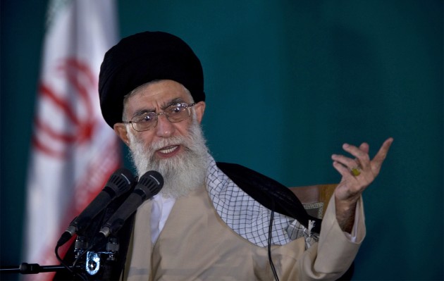 Хаменеи назвал "первоклассными идиотами" некоторых представителей руководства США
