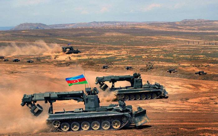 Ереван обеспокоен: Азербайджан наращивает мускулы, а у Армении денег нет