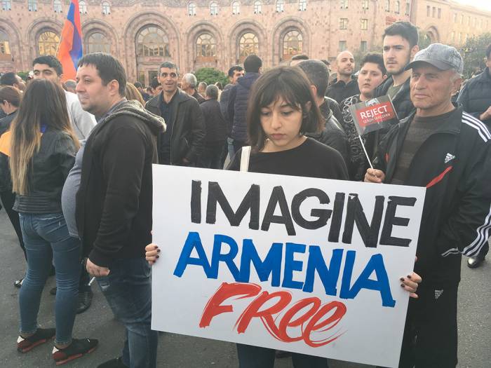 Вопли недовольства: В Армении сетуют на Запад