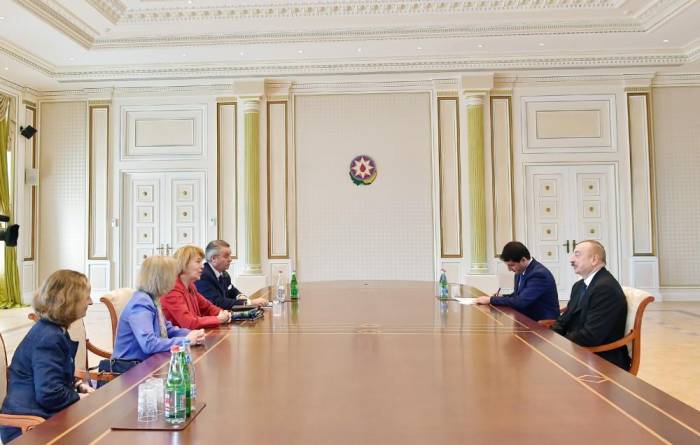 Ильхам Алиев принял торгового посланника премьер-министра Великобритании по Азербайджану 