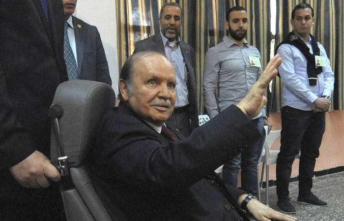 В Алжире оппозиционная партия призвала президента и правительство уйти в отставку
