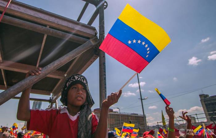 В Венесуэлу доставили гумпомощь с медикаментами
