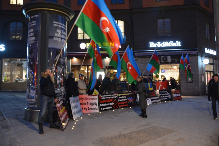 В Стокгольме прошла акция протеста перед посольством Армении - ФОТО