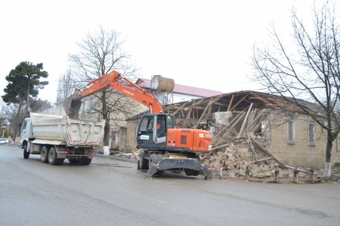 В Шамахе началась реконструкция пострадавших от землетрясения домов 
