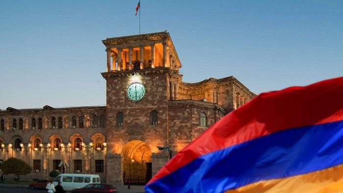 Не долго музыка играла: в Армении – скандал за скандалом