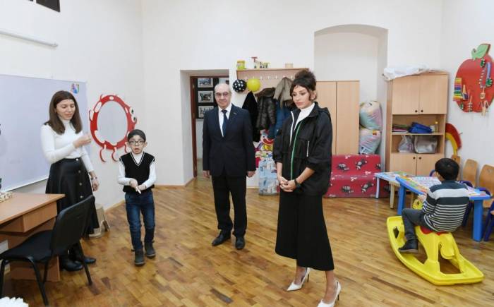 Первый вице-президент Мехрибан Алиева встретилась с учащимися спецшколы №268 в Баку  - ФОТО 