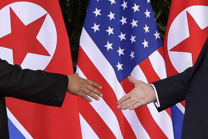 Китай надеется на успех встречи Трампа и Ким Чен Ына