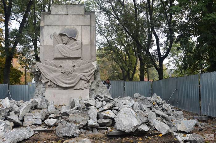 С 2014 года в Польше снесли около 100 памятников советским воинам
