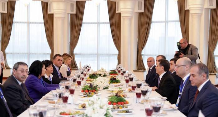 Состоялся совместный рабочий обед премьера Азербайджана и президента Грузии
