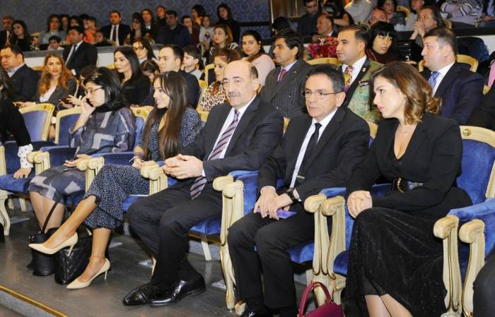 Вице-президент Фонда Гейдара Алиева посмотрела премьеру спектакля «Маленький принц» - ФОТО
