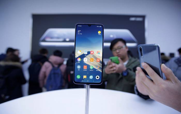 Xiaomi представила новый флагманский смартфон с тройной камерой
