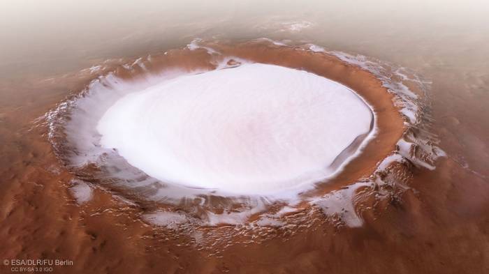 Российские ученые обнаружили "великую водяную территорию" на Марсе
