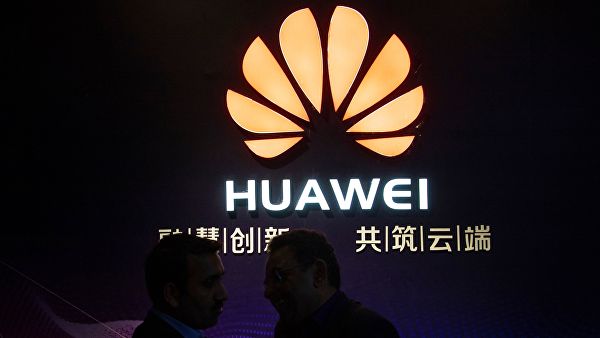 Huawei представила складной смартфон за 2600 долларов
