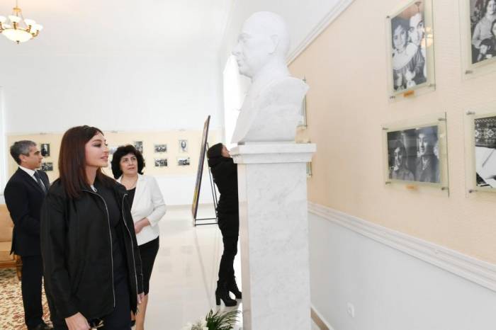 Первый вице-президент Мехрибан Алиева побывала в доме-музее Мир Джалала Пашаева в Гяндже  - ФОТО
