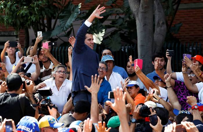 Гуаидо призвал венесуэльцев выходить на акции протеста
