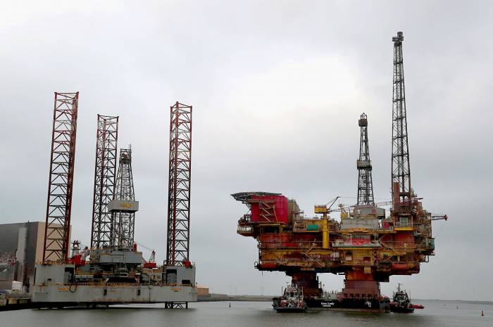 Цена нефти Brent впервые с ноября превысила 64 доллара за баррель
