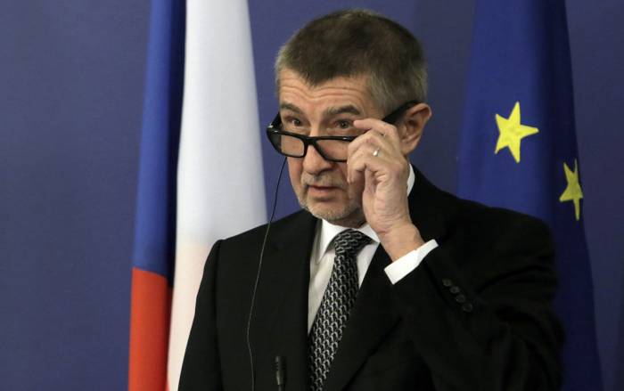 Премьер Чехии призвал власти Италии запретить выезд из страны
