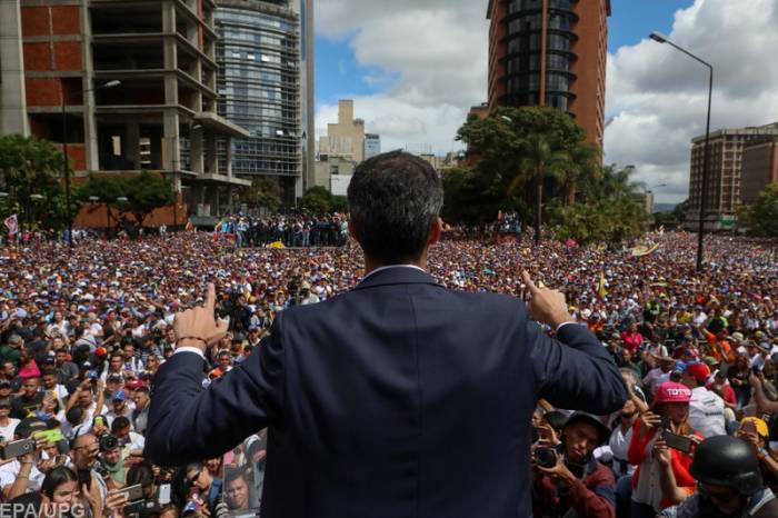 Британские лейбористы раскритиковали позицию правительства по Венесуэле
