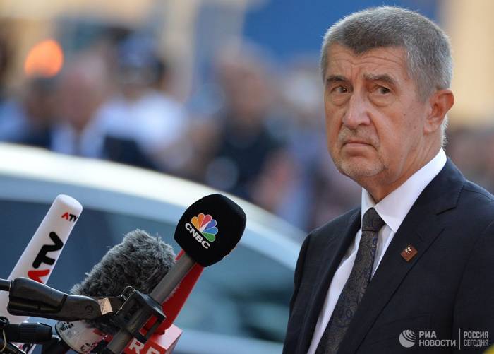 Премьер Чехии намерен вложить свои деньги в центр для детей-сирот в Сирии
