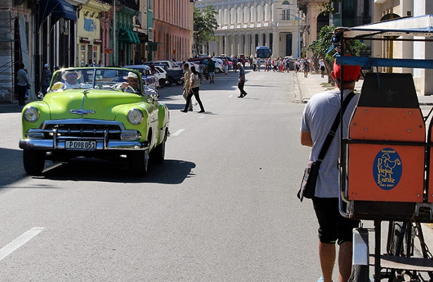 Белый дом считает референдум на Кубе уловкой для "прикрытия тирании"
