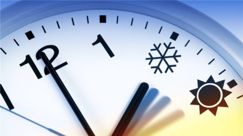 Странам ЕС разрешили не переводить часы на зимнее и летнее время
