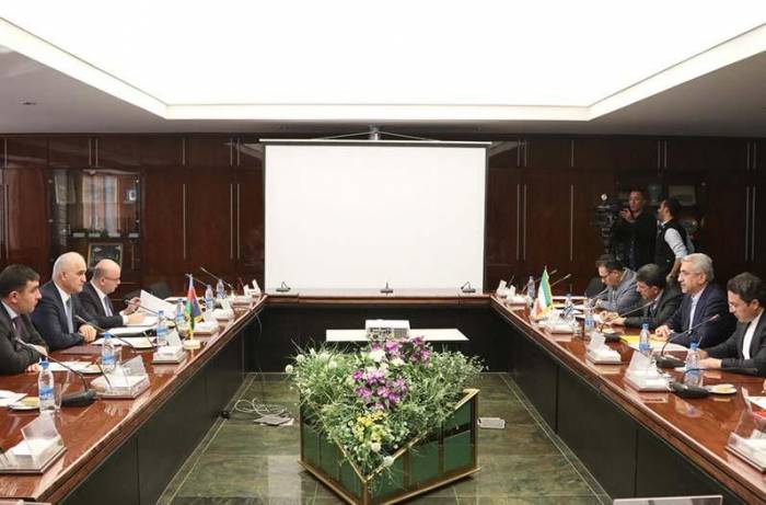 Азербайджан и Иран обсудили создание энергетического коридора между этими странами и Турцией 
