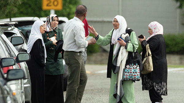Из ОАЭ депортировали мужчину за одобрение терактов в мечетях Новой Зеландии
