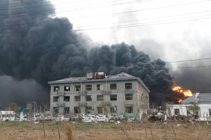 Число жертв взрыва на химзаводе в Китае выросло до 62 человек
