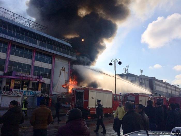 Для тушения пожара в торговом центре в Баку задействован вертолет МЧС  - ФОТО  - ВИДЕО  - ОБНОВЛЕНО 