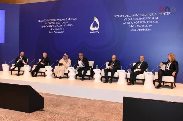 Мировые политики обсуждают в Баку проблемы Среднего Востока