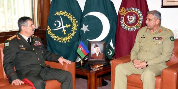 Министр обороны Азербайджана встретился с командующим Сухопутными войсками Пакистана