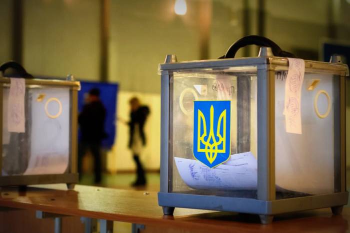 Зеленский, Порошенко и Тимошенко возглавили последний предвыборный рейтинг в Украине
